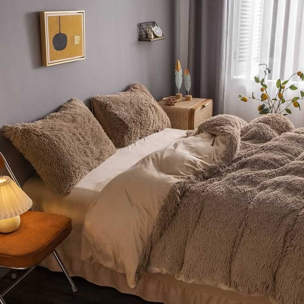 Faux Fur Comforter - EU King 4 Piece Set: image 3