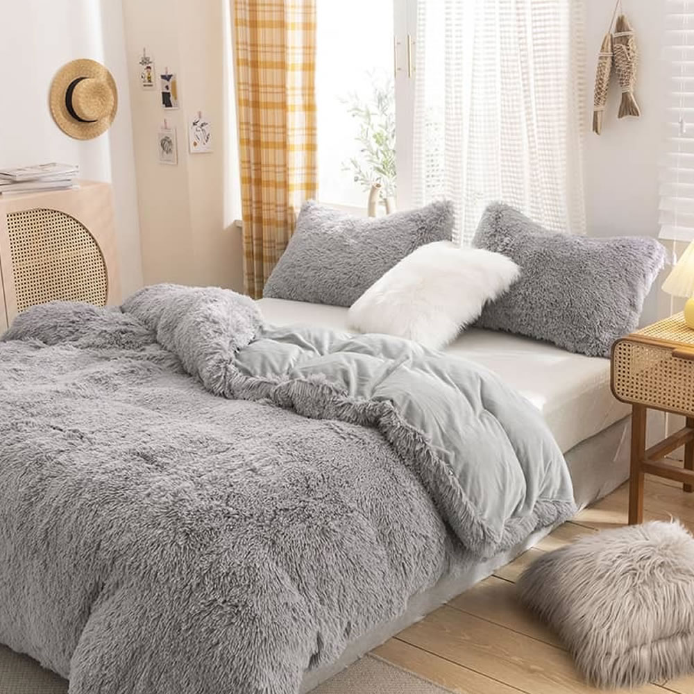 Faux Fur Comforter - EU King 4 Piece Set: image 4